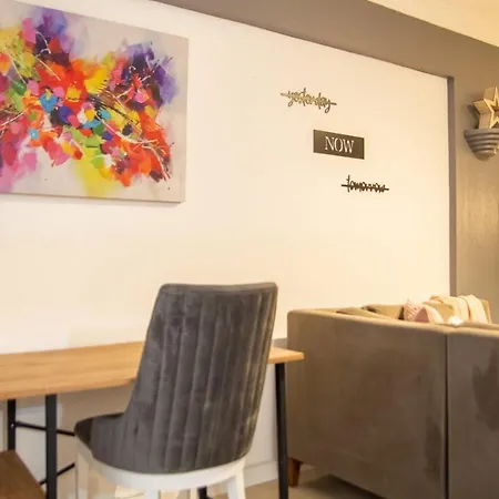 Lejlighed Amazing Flat Near The Coast With A Delightful Shared Terrace Close To Public Transportation In Karsiyaka Izmir