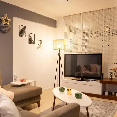 Amazing Flat Near The Coast With A Delightful Shared Terrace Close To Public Transportation In Karsiyaka