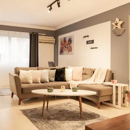 Apartment Amazing Flat Near The Coast With A Delightful Shared Terrace Close To Public Transportation In Karsiyaka *