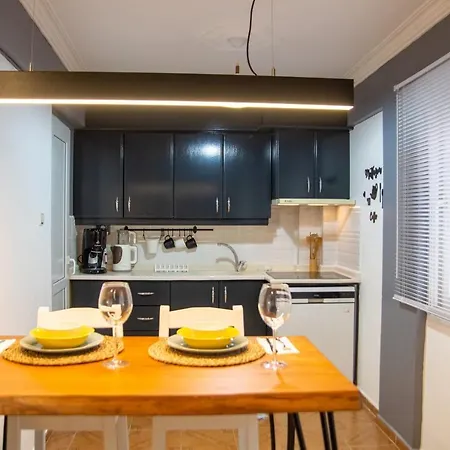 Amazing Flat Near The Coast With A Delightful Shared Terrace Close To Public Transportation In Karsiyaka Apartment