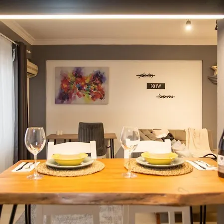 Amazing Flat Near The Coast With A Delightful Shared Terrace Close To Public Transportation In Karsiyaka