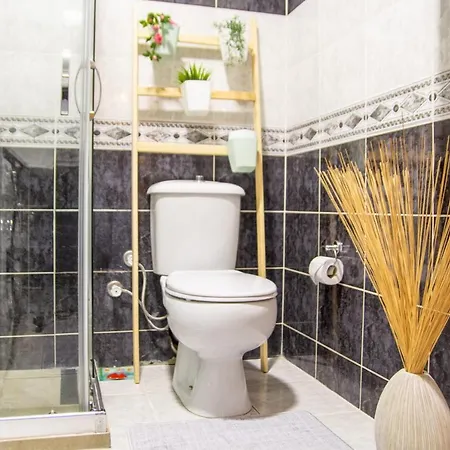 Apartment Amazing Flat Near The Coast With A Delightful Shared Terrace Close To Public Transportation In Karsiyaka Izmir