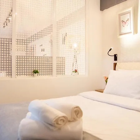 Apartment Amazing Flat Near The Coast With A Delightful Shared Terrace Close To Public Transportation In Karsiyaka
